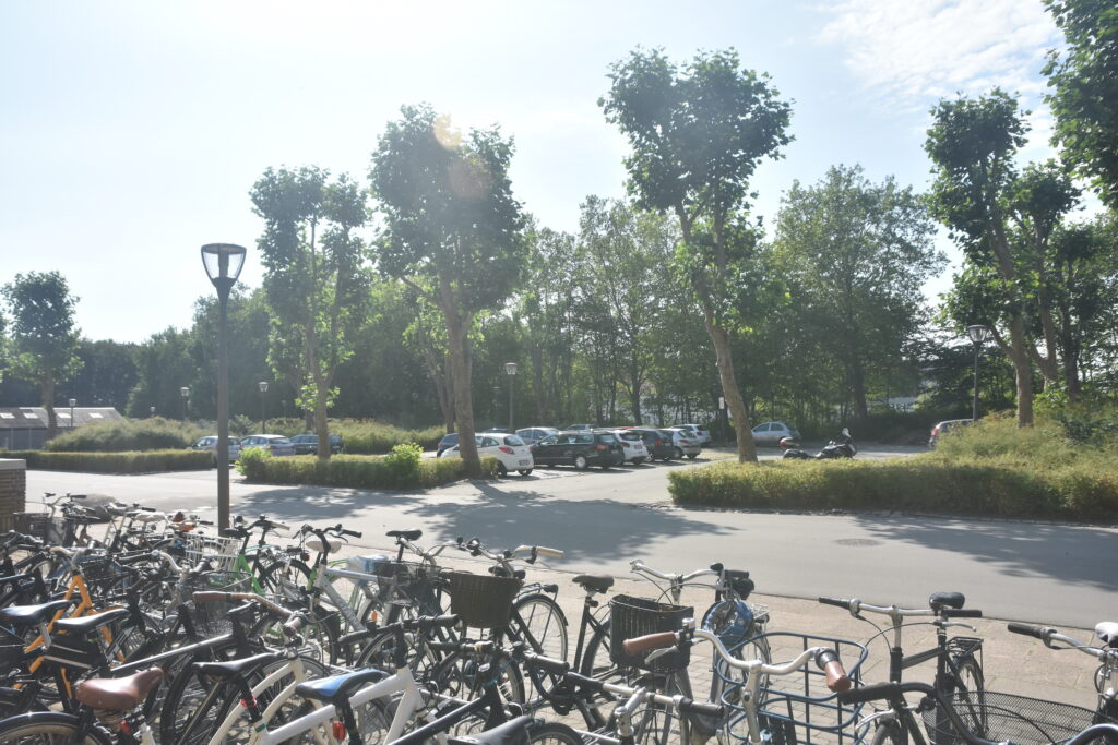 Parkering foran blok 3